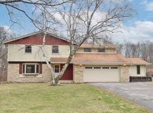 2326 Hall Rd, Hartford, WI 53027