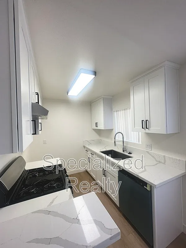 14718 Sylvan St. — Photo 4