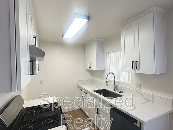 4th image of 14718 Sylvan St APT 101