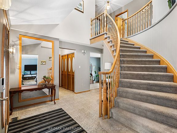5th image of 477 Duvernay Dr