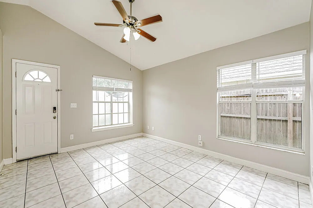 3 bed, 2.0 bath, 1248 sqft, $1,900 — Photo 4