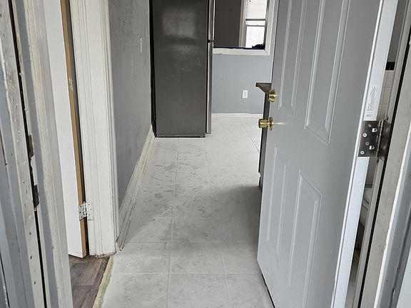 2nd image of 2078 Belmont St #2