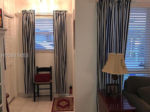 5th image of 2420 Park Ln #102