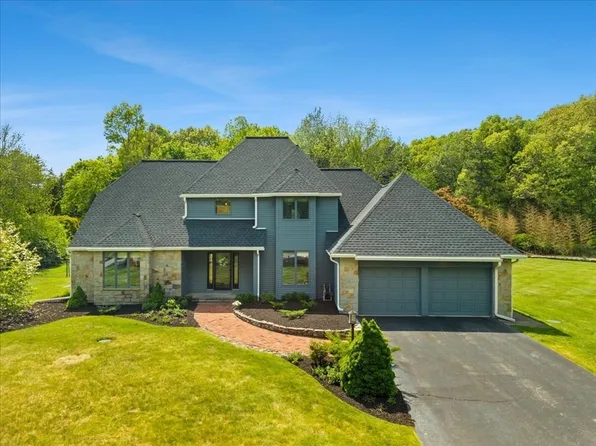 14 Fieldstone Ter, West Bridgewater, MA 02379