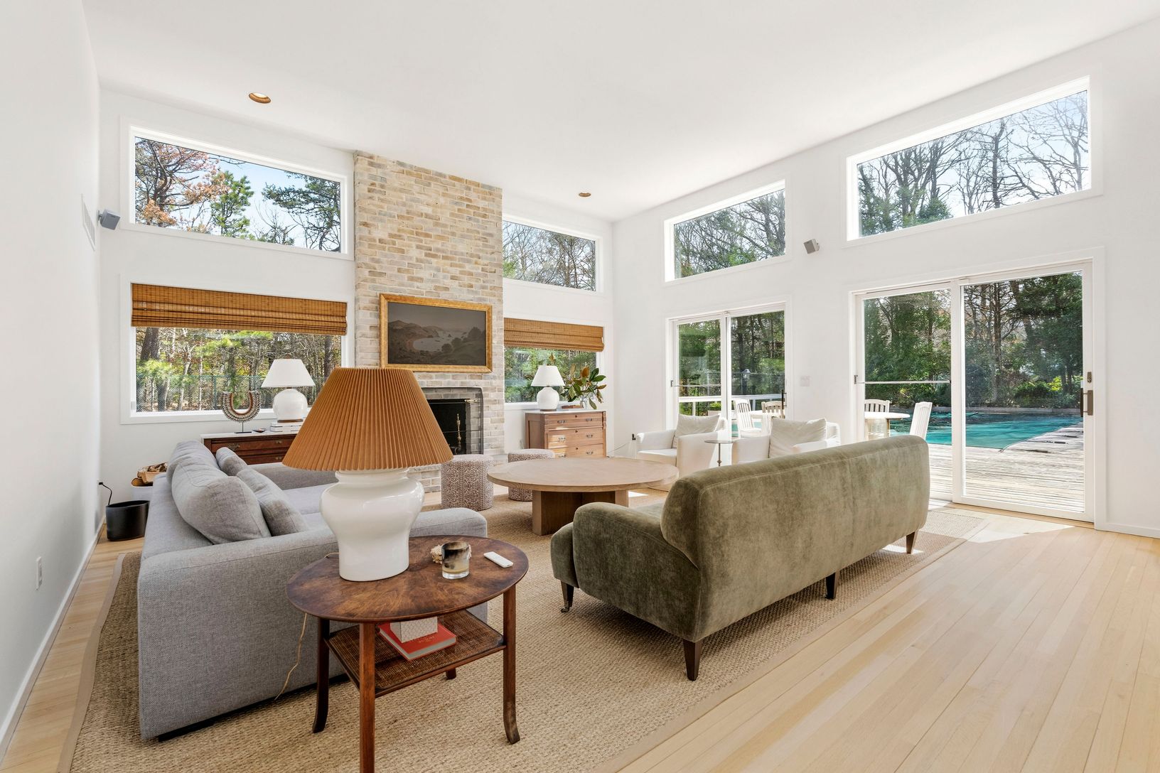  Wonderful Open layout all newly renovated 