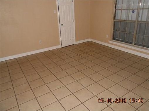 5th image of 800 Vouray Dr APT A