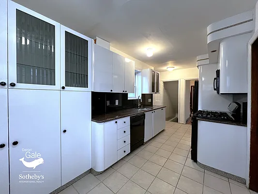 Rented by Daniel Gale Sotheby's International Realty | media 8