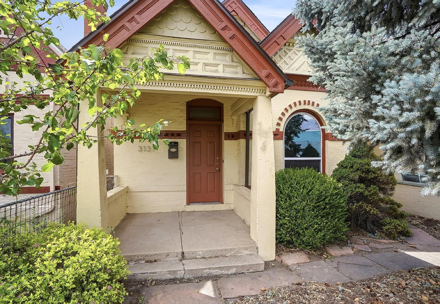 2 bed, 1.0 bath, 1111 sqft, $2,541 — Photo 3
