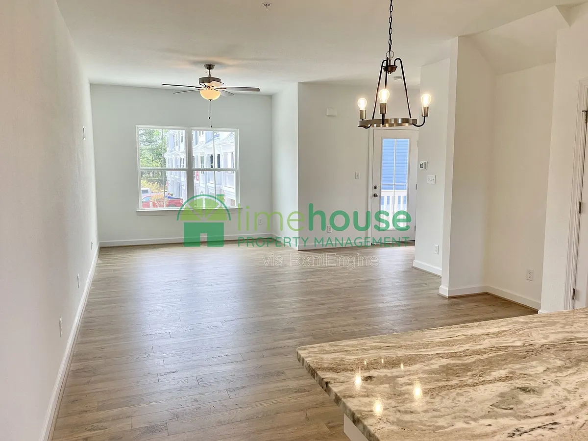 Building Photo - 4329 Pinter Ln #1