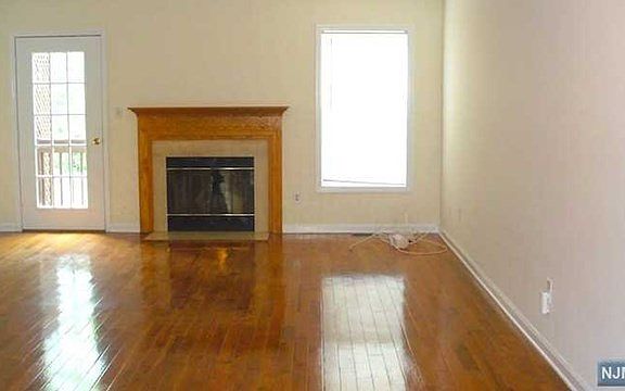 5th image of 811 Newport Dr #811