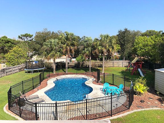 3rd image of 1930 Everglades Dr