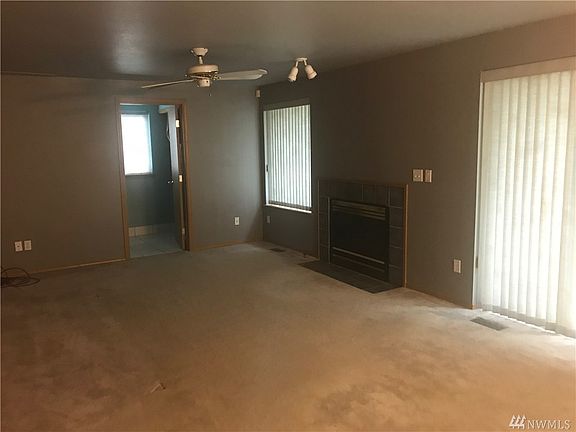 4th image of 4593 43rd St NE