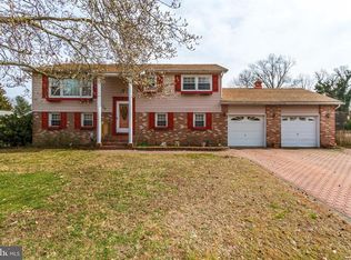 10 Riviera Dr, Pennsville, NJ 08070