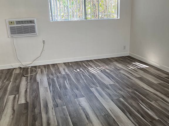5th image of 18560 Burbank Blvd APT 2