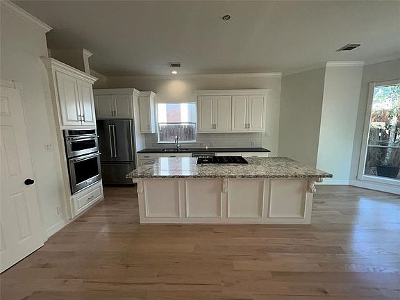 3rd image of 4436 Valerie St
