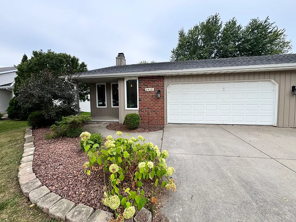 2410-2412 E Ridge Ter
