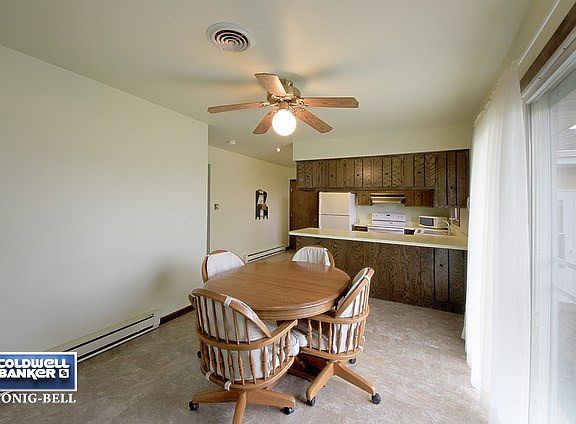 4th image of 155 W Des Plaines St
