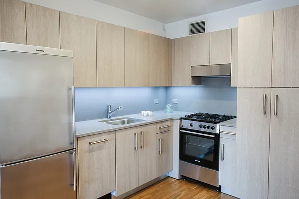 Rented by Stonehenge NYC LLC | media 2