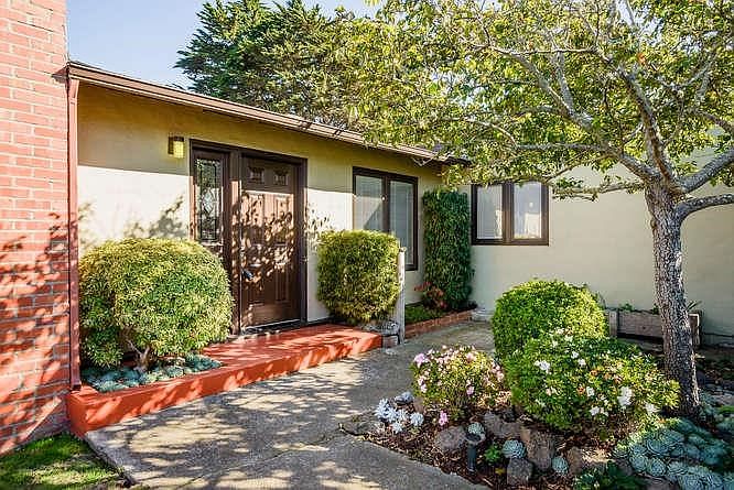 1st image of 2661 Rollingwood Dr