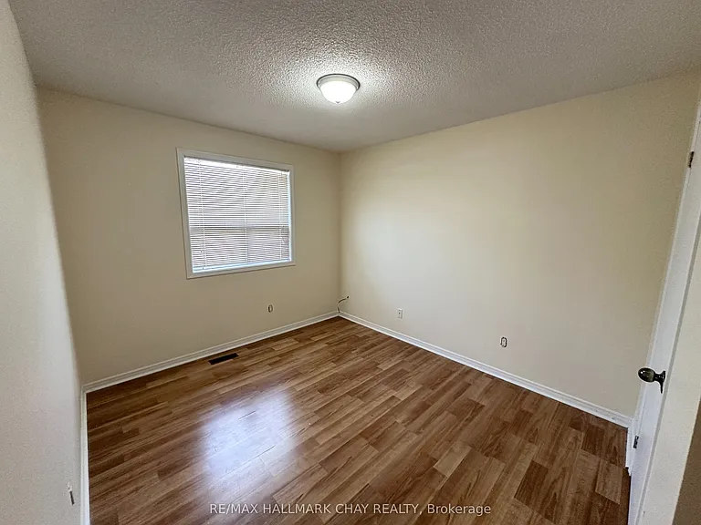 2047 Chantler St — Photo 7