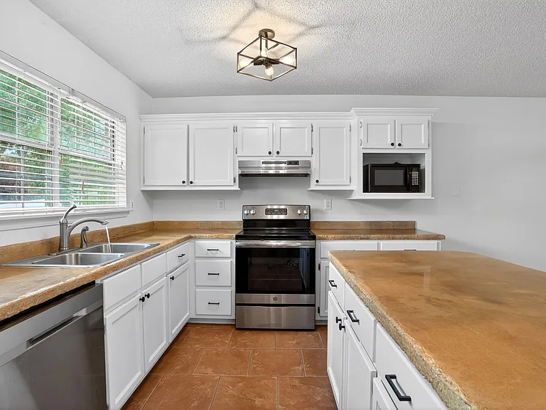 7832 Hilo Pl — Photo 21