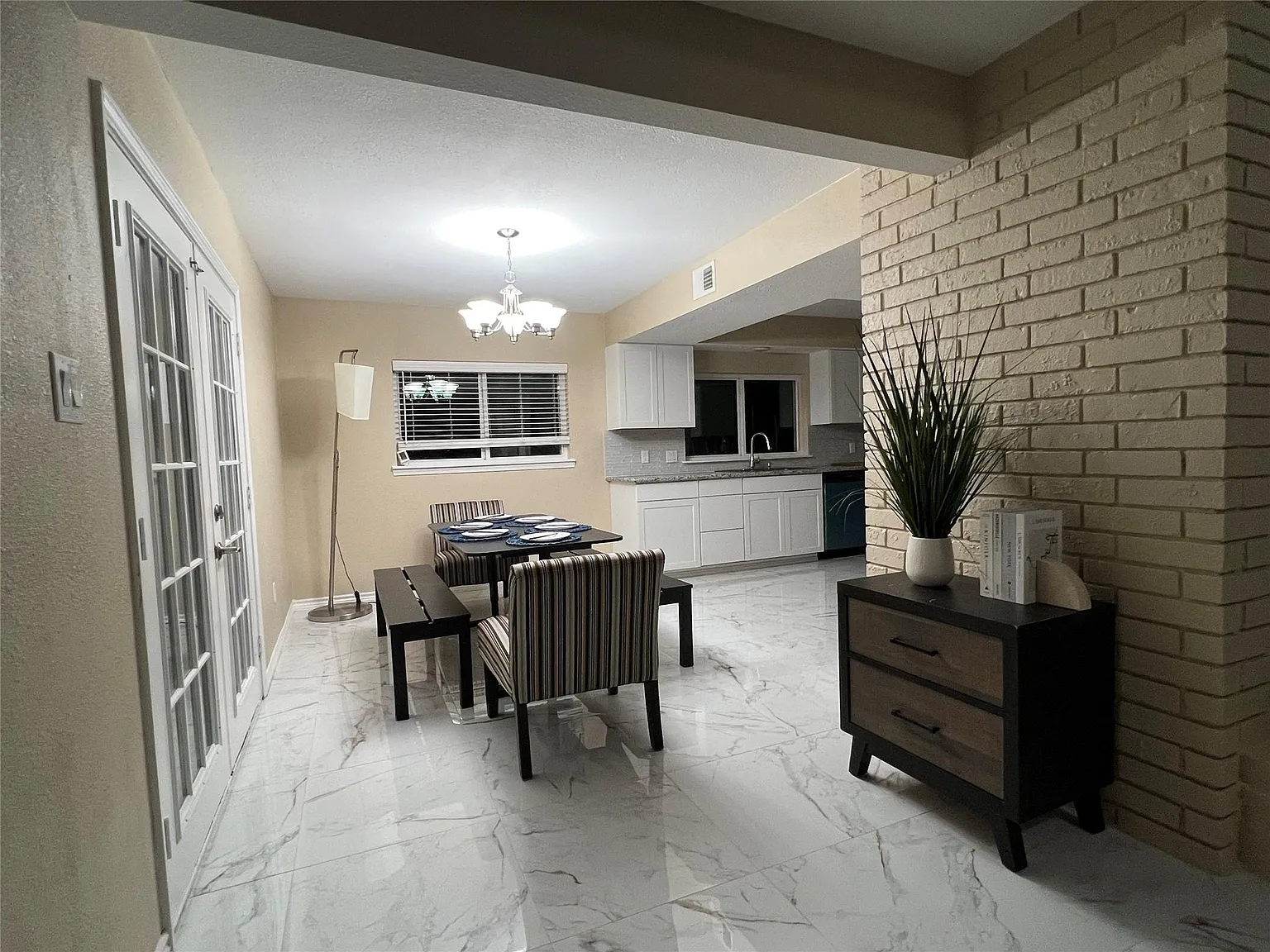 3 bed, 2.5 bath, 1751 sqft, $2,100 — Photo 3