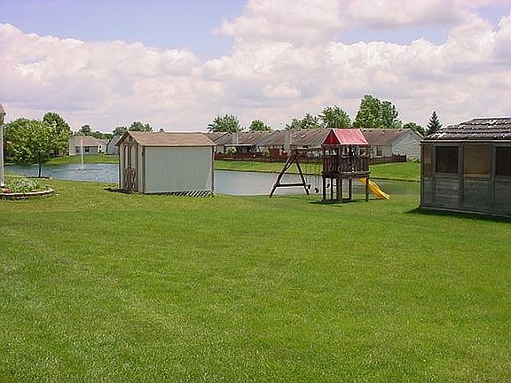 3rd image of 15 Lake Dr N