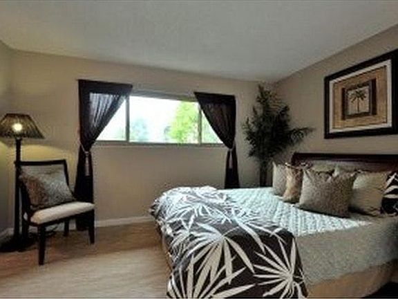 5th image of 4824 Alexandria Ln