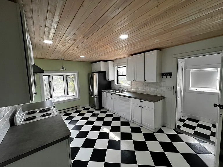 1613 Hillcrest Dr — Photo 7
