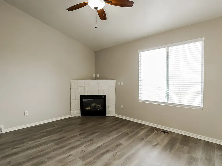 6824 N Yakima Way — Photo 5