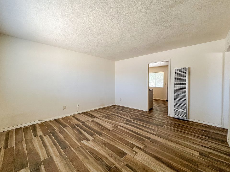 2nd image of 73874 S Slope Dr