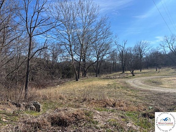 4th image of 190 State Rd N