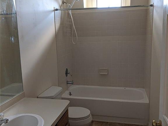 5th image of 698 Columbus Pkwy APT 3