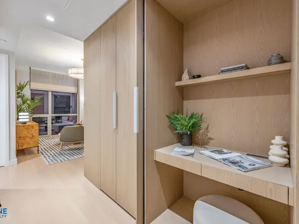 250 East 25th Street image 13 of 32