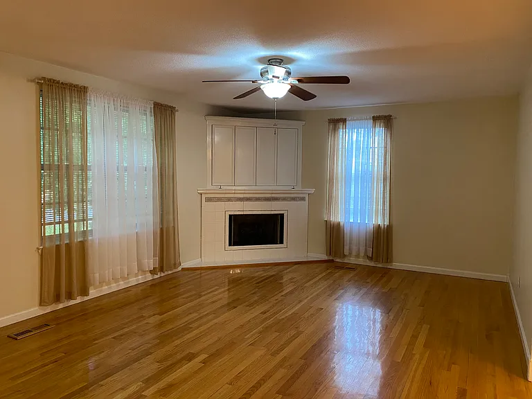 923 Greenhill Dr — Photo 16