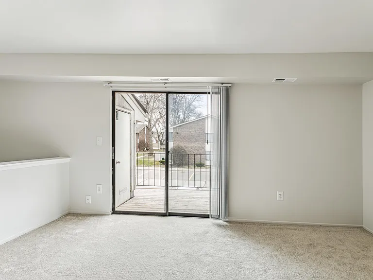 Pointe West Apartments — Photo 20