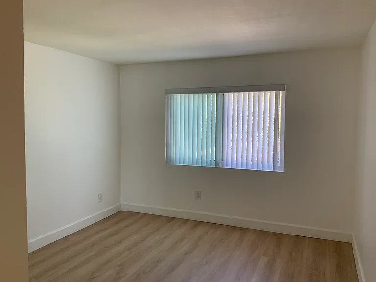 628 Daisy Ave — Photo 11