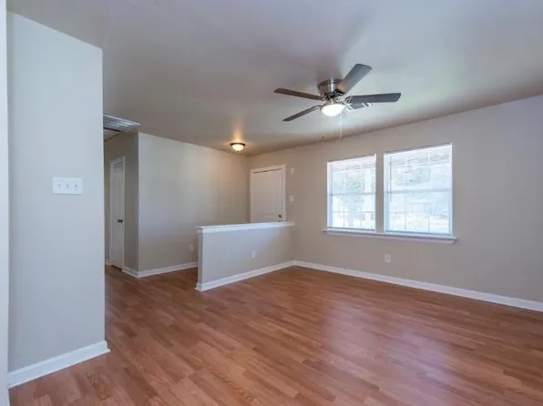 9425 Sierra Dr, Houston, TX 77051