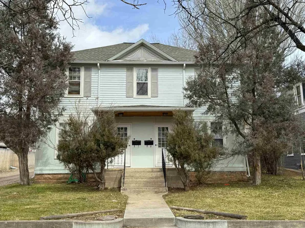 209 N 4th St, Hot Springs, SD 57747