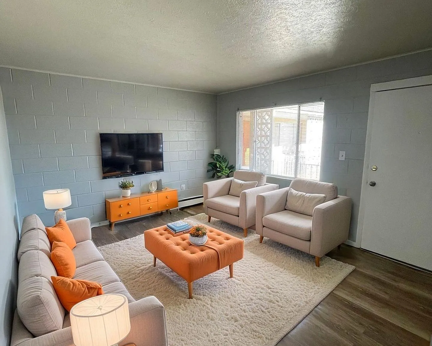 Parklane Apartments — Photo 2