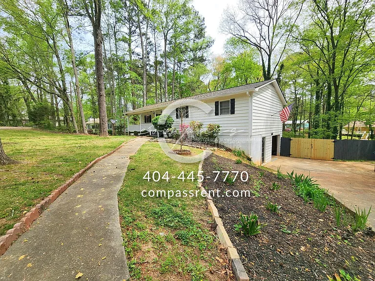 142 Wanda Ave — Photo 2