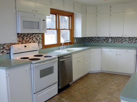 3rd image of 32453 Topash St