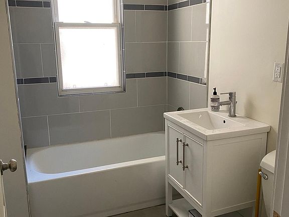 5th image of 3251 W Eastwood Ave #2