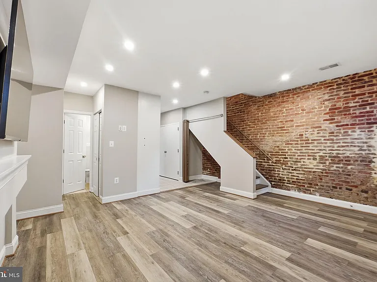 706 12th St NE — Photo 32