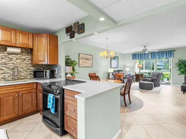 7797 Golf Circle Dr APT 303, Margate, FL 33063