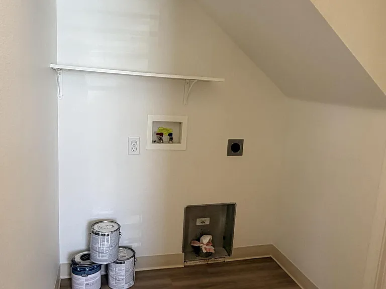119 E King St — Photo 11