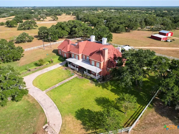603 County Road 438, Yoakum, TX 77995