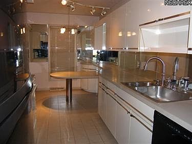 2nd image of 34104 Chagrin Blvd APT 3105