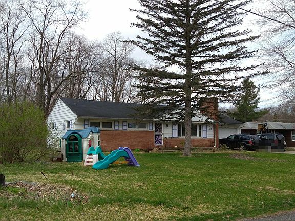 2nd image of 175 Lynn Dr