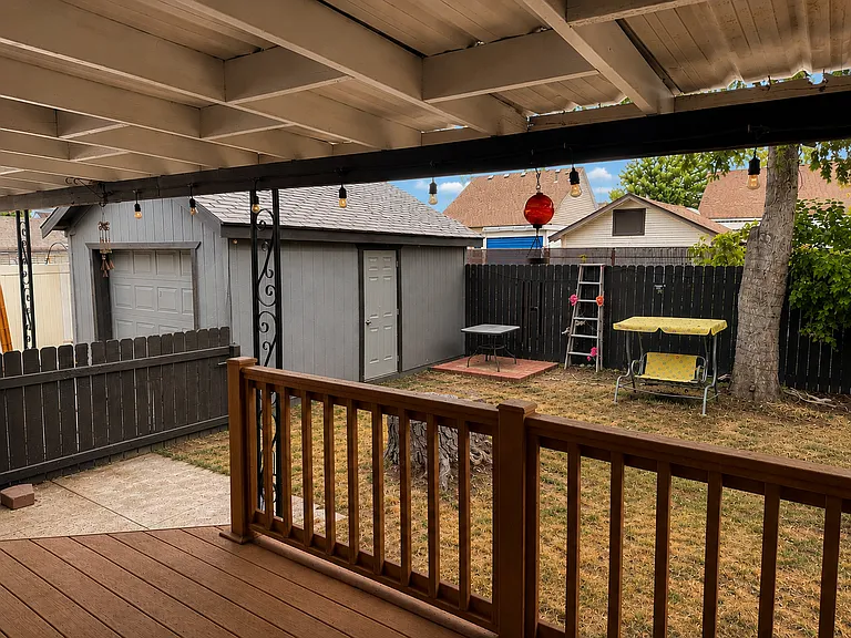 527 E Hoffman Ave — Photo 3